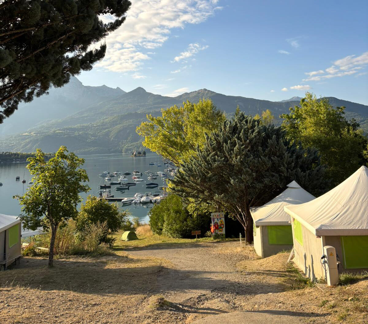 Vue Lac de Serre-Ponçon | Camp l'Avancée Bleue | Colonies de Vacances | Aventures Vacances Energie