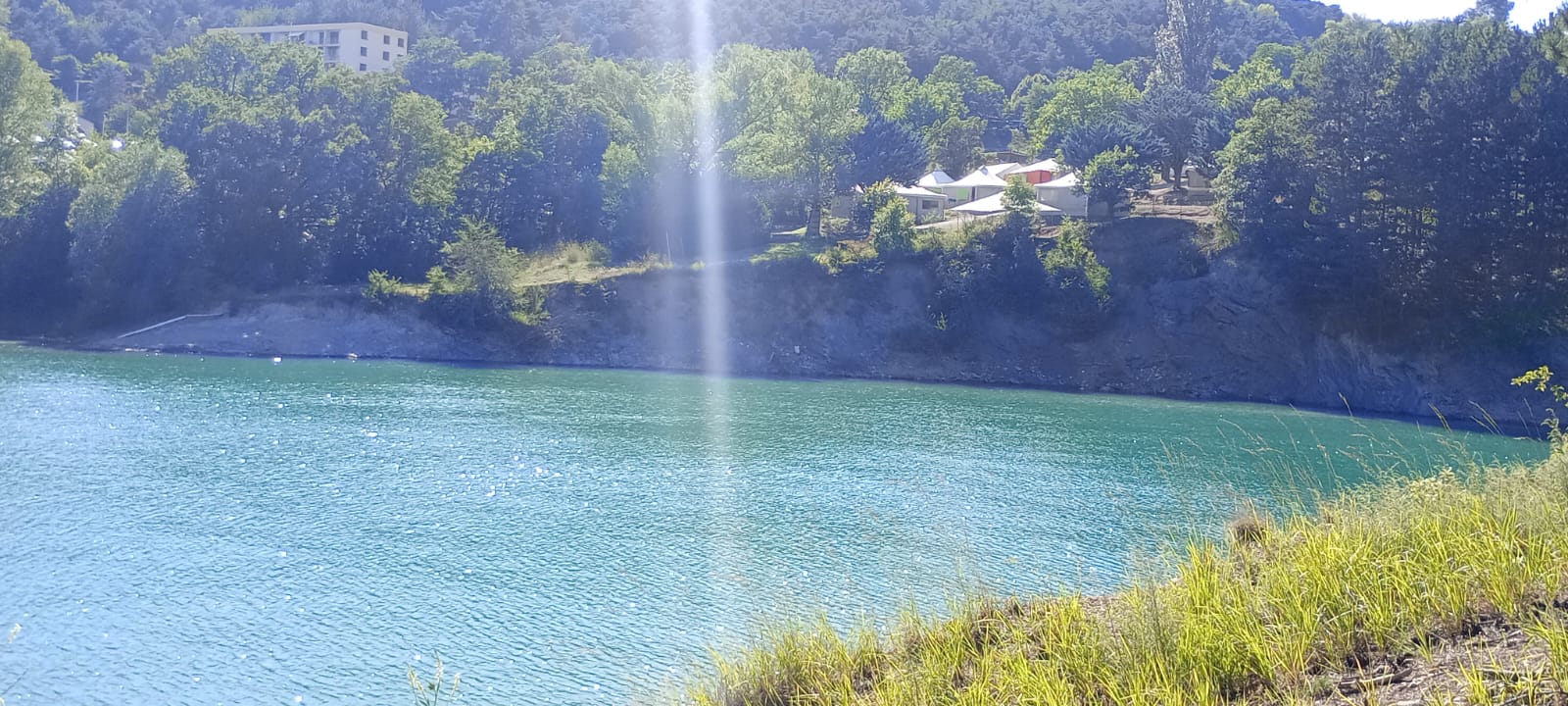 Vue depuis Lac de Serre-Ponçon | Camp l'Avancée Bleue | Colonies de Vacances | Aventures Vacances Energie